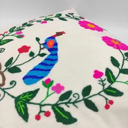 کاور کوسن گلدوزی باغ و طاووس