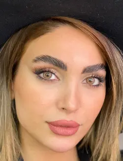 لنز رنگی سالانه گلوریا پینات براونGloria peanut brown