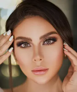 لنز رنگی سالانه گلوریا هانتر گرینGloria hunter green