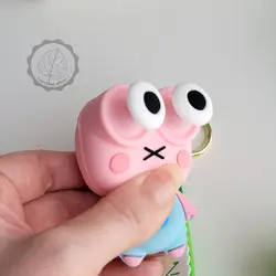 جاسوییچی قورباغه و دایناسور