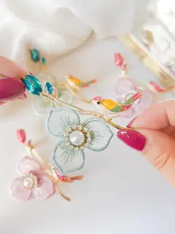 گلسینه پرنده و شاخه گل