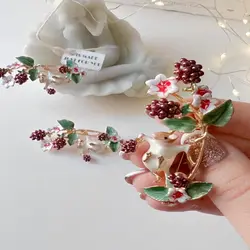 گلسینه سنجاب و شاخه تمشک