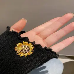 گلسینه آفتابگردان و زنبور متحرک