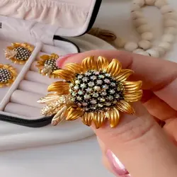 گلسینه آفتابگردان و زنبور متحرک