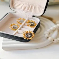 گلسینه آفتابگردان و زنبور متحرک