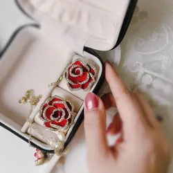 گلسینه رز شنل قرمز