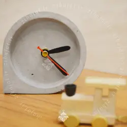 ساعت رومیزی ساده بتنی (سیمان) مدل 2408