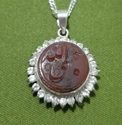 گردن آویز نقره عقیق سرخ یمنی + حرز امام جواد علیه السلام روی پوست آهو کد58