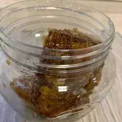 عسل چهل گیاه با موم درجه 1 - فروشگاه عسل بیزی بی