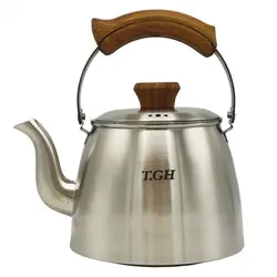 کتری قیطاسی T.GH مدل سپهر 2/5 لیتری لوله دار مات کف چدن دستگیره طرح چوب کد TGH-30407
