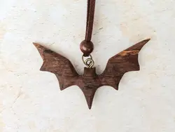 گردنبند طرح خفاش