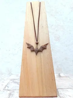 گردنبند طرح خفاش