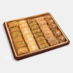 باقلوا ترکیبی مغزدار با ظرف کادویی (1 کیلو و نیم)