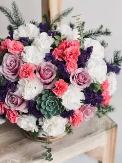 قیمت و خرید سبدگل رز بنفش میخک سفید صورتی و اکالیپتوس