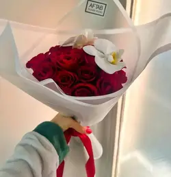 قیمت و خرید دسته گل رز قرمز و ارکیده ارسال سه ساعته