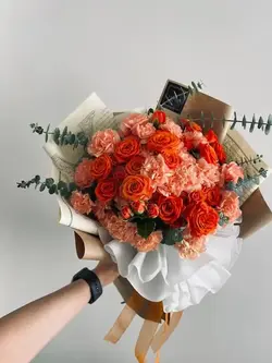 قیمت و خرید دسته گل رز و میخک نارنجی ارسال سه ساعته
