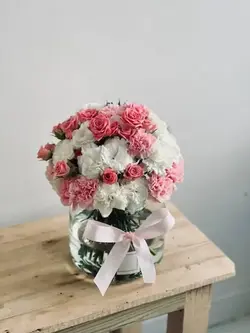 قیمت و خرید باکس گل میخک صورتی و سفید و رز صورتی مینیاتوری