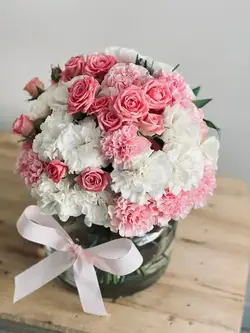 قیمت و خرید باکس گل میخک صورتی و سفید و رز صورتی مینیاتوری