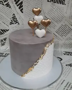 قیمت و خرید کیک تولد تم طوسی سفید بهترین کیفیت