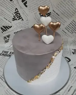 قیمت و خرید کیک تولد تم طوسی سفید بهترین کیفیت