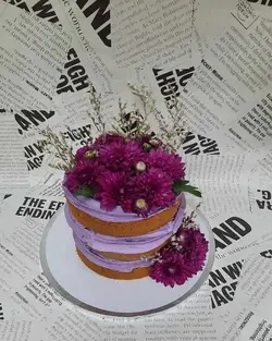 قیمت و خرید سابله کیک با گلهای طبیعی بنفش