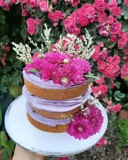 قیمت و خرید سابله کیک با گلهای طبیعی بنفش