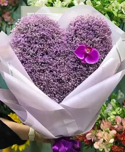 دسته گل قلبی بنفش