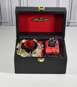 قیمت و خرید باکس موزیکال رز جاودان قرمز مشکی و هورتانسیا
