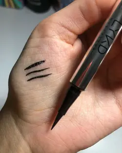 خط چشم مشکی لایکد