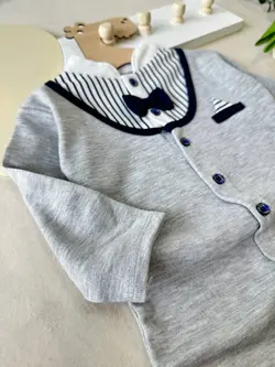 سرهمی طرح طوسی راه راه یقه پاپیون نوزادی و کودک کد 112025