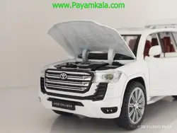 (جعبه دار) ماکت فلزی لندکروز (LANDCRUISER 300 1:24) سفید