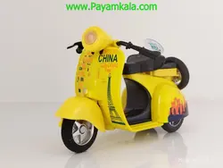 اسباب بازی ماکت عقب کش (M2211) موتور وسپا زرد