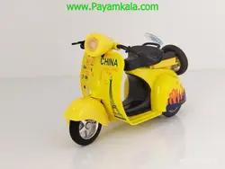 اسباب بازی ماکت عقب کش (M2211) موتور وسپا زرد