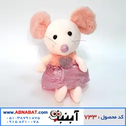 عروسک موش قلب بر سینه