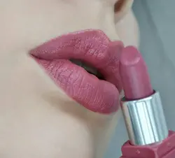 رژ لب پرایمر دار کلینیک، رنگ پلام پاپ