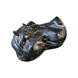 مجسمه اسب آبی