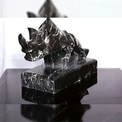 مجسمه سنگی طرح کرگدن
