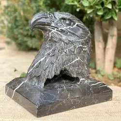 مجسمه سنگی عقاب