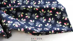 پارچه کرپ نخ مشکی گلدار مدل Cn180