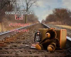 بک گراند عکاسی فضای باز ریل قطار و چمدان کودکانه کد IBD-5687