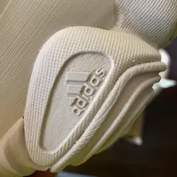 آدیداس یزی 500