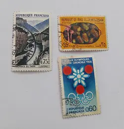 سه عدد تمبر خارجی