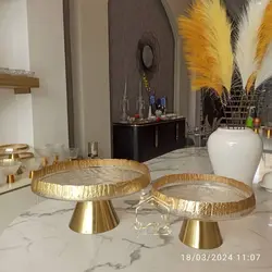 ظرف پذیرایی پایه دار بلور دفرمه نوار طلایی با پایه استیل ویژه نوروز برای شیرینی خوری و میوه خوری