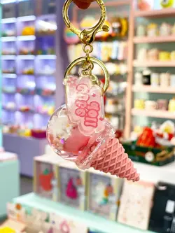 جاکلیدی اکواریومی دختر و بستنی قیفی