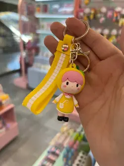 جاکلیدی دختر مو صورتی