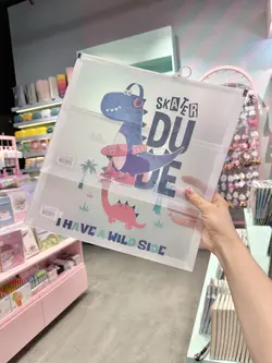 پوشهA4 شفاف دایناسور و اسکیت برد