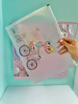 پوشه شفاف دختر دوچرخه سوار