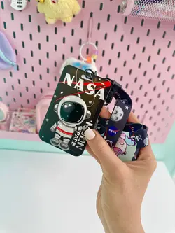 جاکارتی بند دار میکی و فضانورد