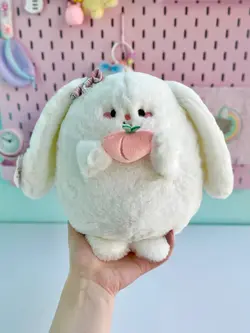 عروسک خرگوش هلو به دست کیوت