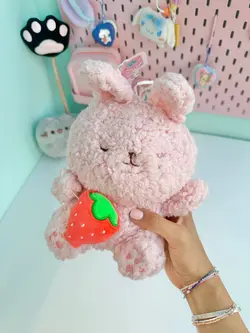 عروسک خرگوش توت فرنگی صورتی
